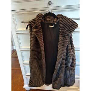 Tahari Women's Winter Faux Fur Hooded Comfy Coat Jacket‎ Vest Pockets-L